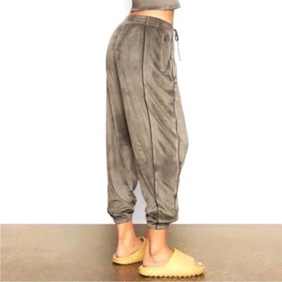 SKIMS Pants - Skims Gold Velour Joggers with Pin Stripe and Zipper Pockets Size Large